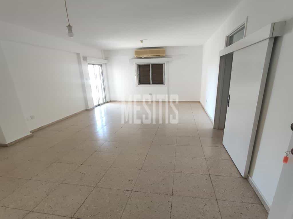 Condominium in Nicosia, Lefkosia 11657359
