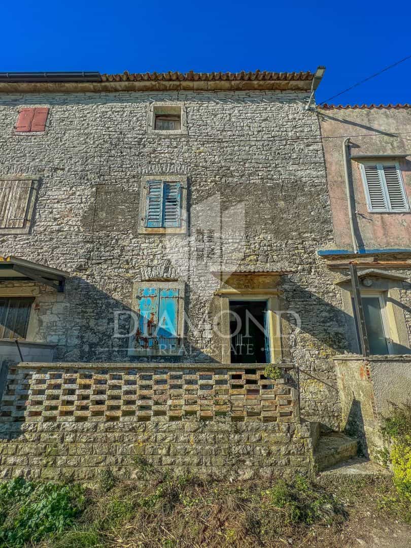 집 에 Buje, Istria County 11657405