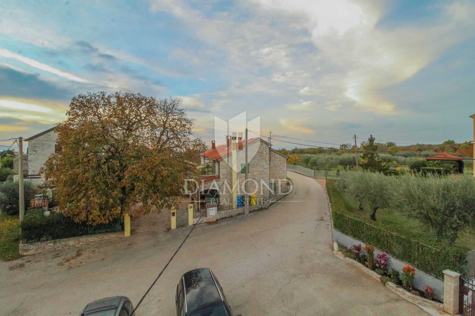 房子 在 Kaštel, Istria County 11657474