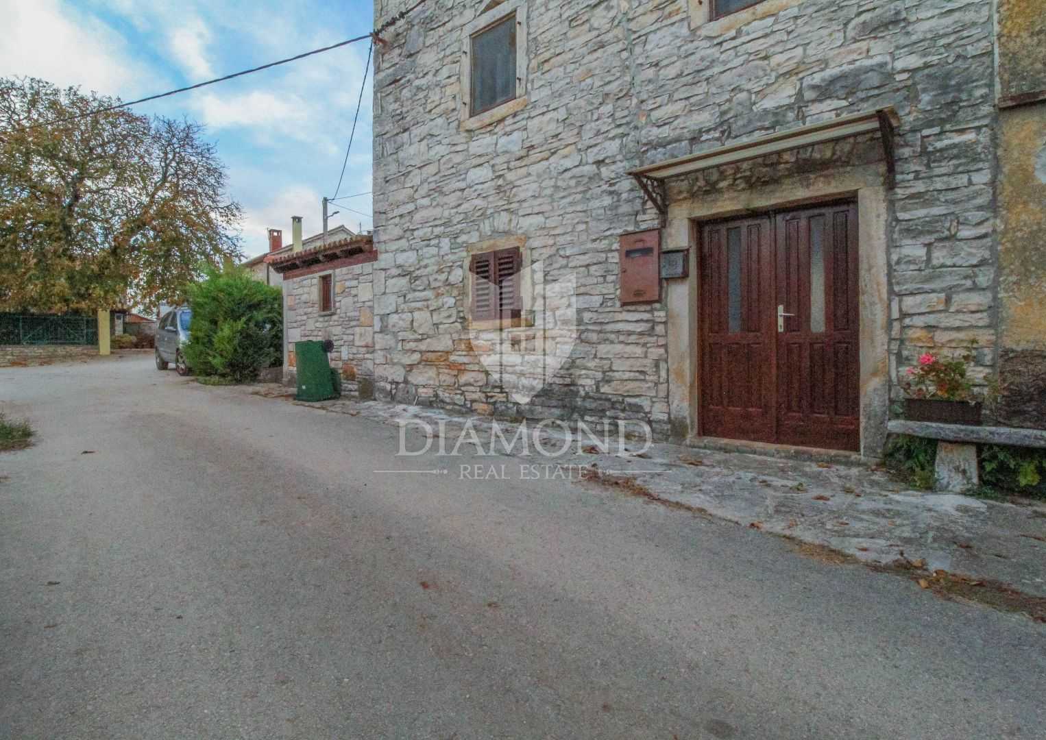 rumah dalam Kaštel, Istria County 11657474