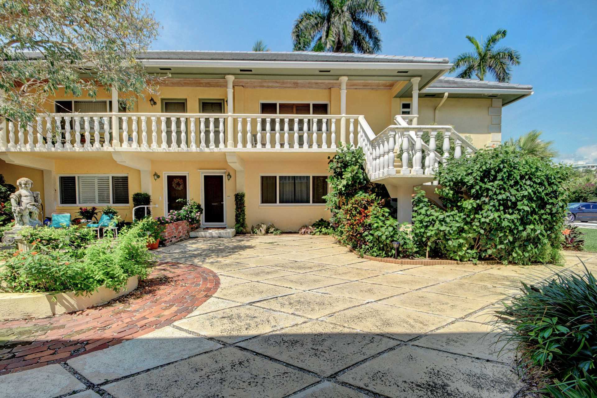 Condominium in Tropic Isle, Florida 11657635