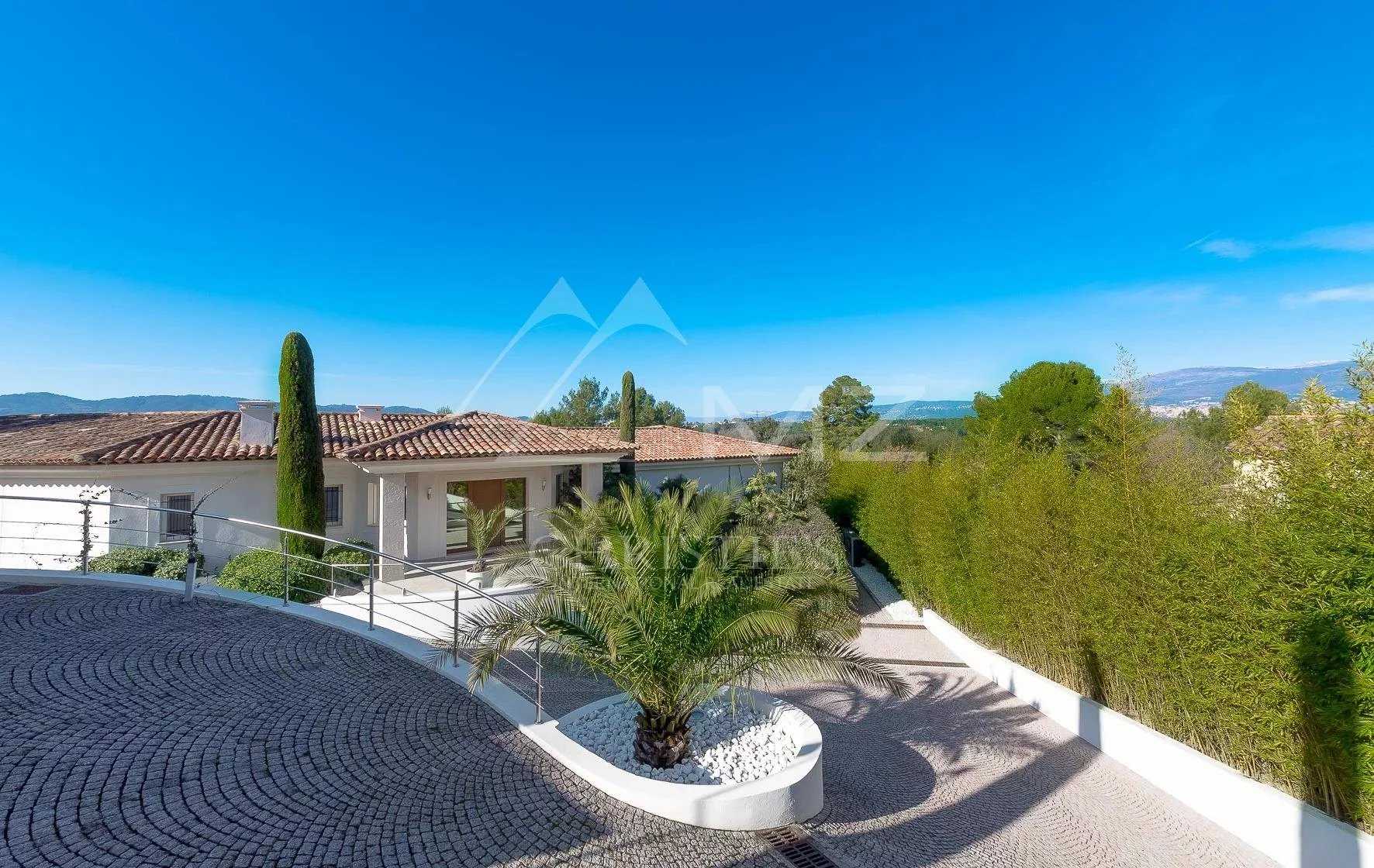 House in Mougins, Alpes-Maritimes 11657645