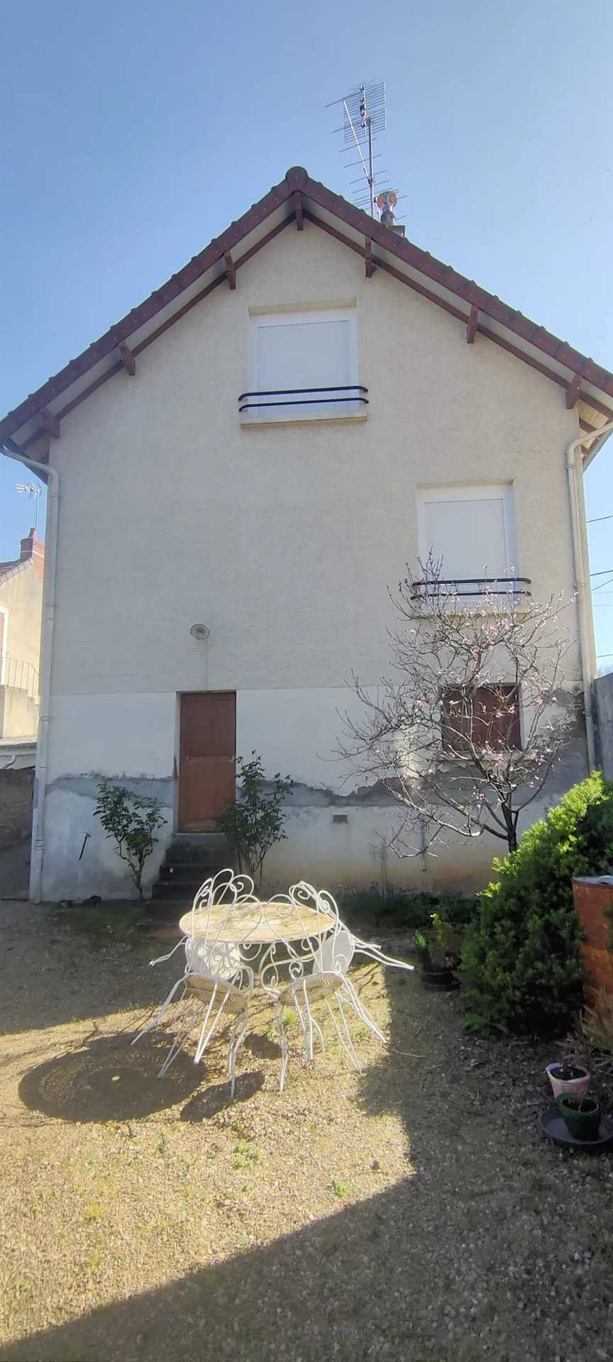 Mehrere Häuser im Saint-Amand-Montrond, Centre-Val de Loire 11657673