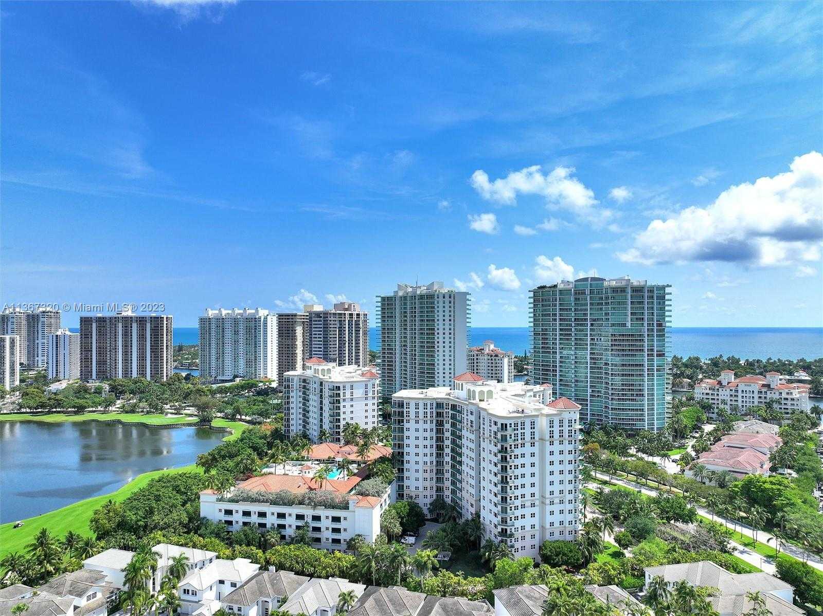 公寓 在 金沙滩, 佛罗里达 11657697