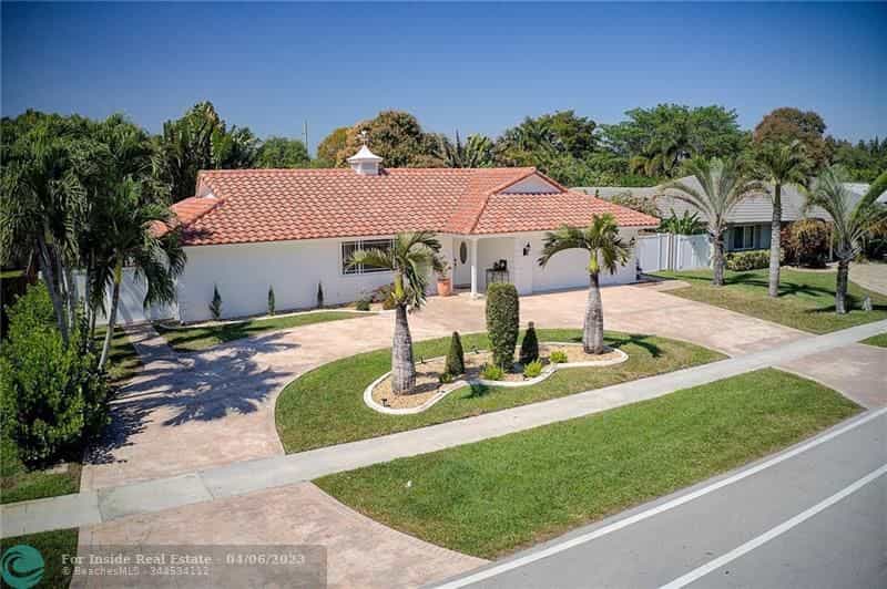 House in Plantation, Florida 11657702