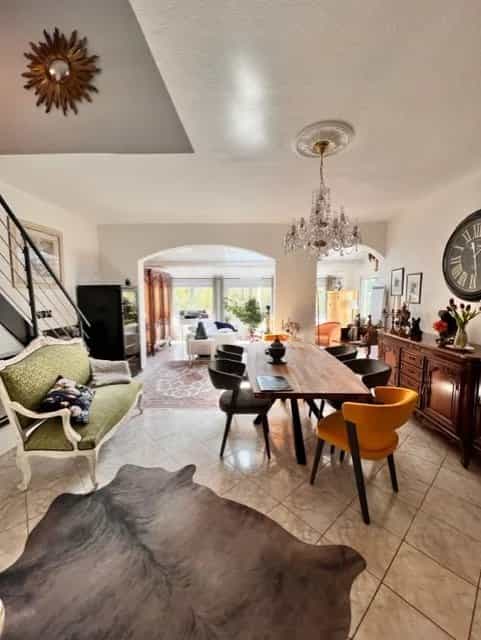 Condominium in Frejus, Provence-Alpes-Cote d'Azur 11657772