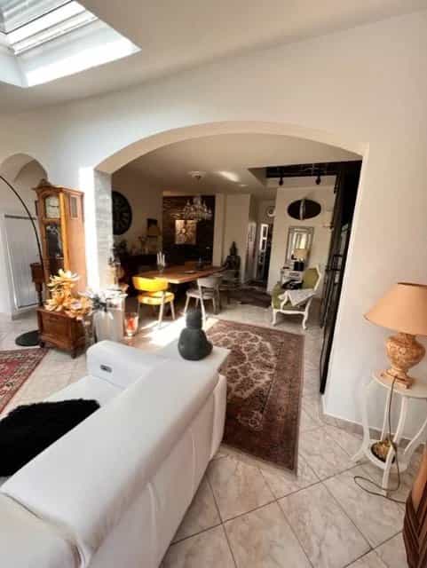Condominium in Frejus, Provence-Alpes-Cote d'Azur 11657772