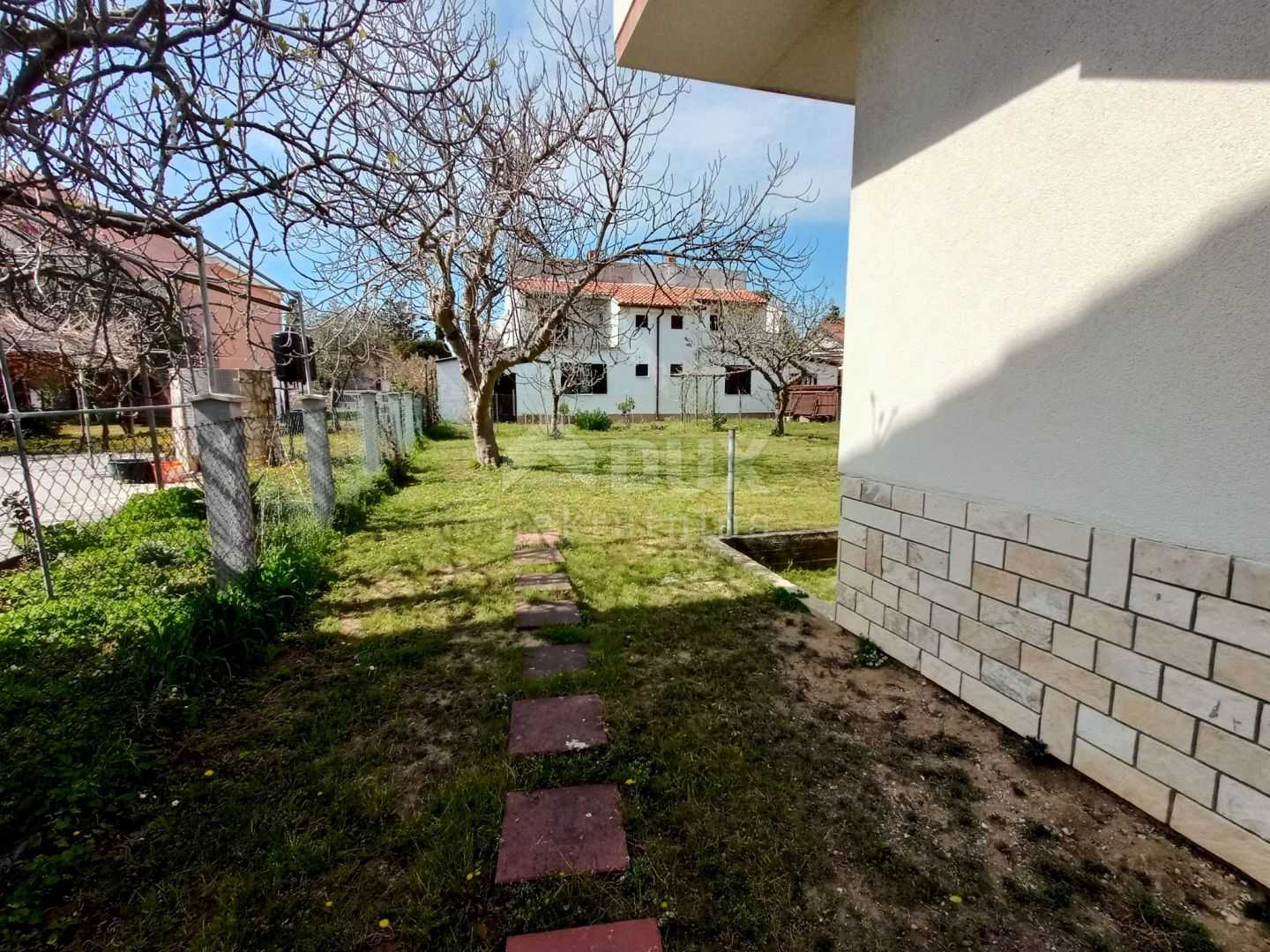 Hus i Batalazi, Zadarska Zupanija 11657872