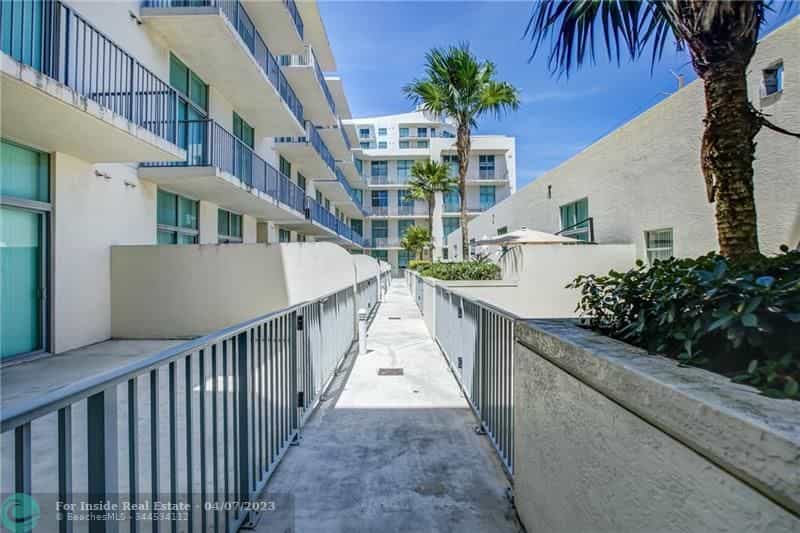 公寓 在 Hollywood, Florida 11658474