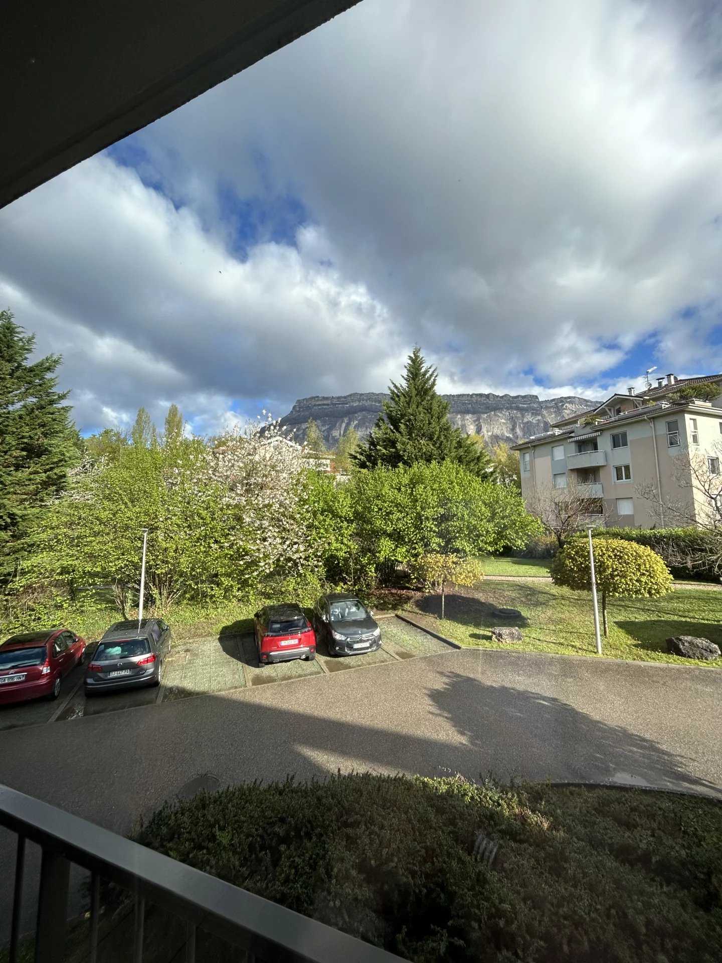 Condominium in Meylan, Auvergne-Rhone-Alpes 11658492