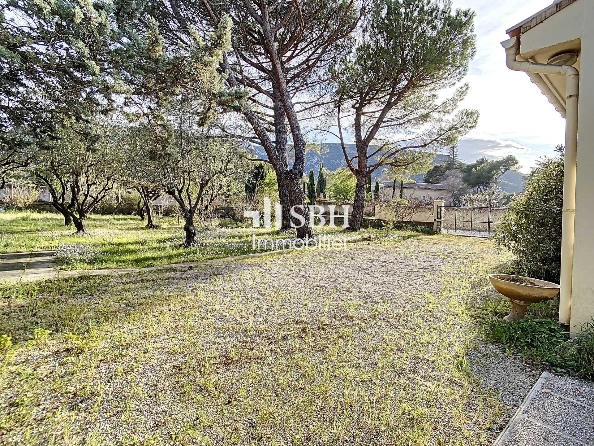 房子 在 Maubec, Provence-Alpes-Cote d'Azur 11658548
