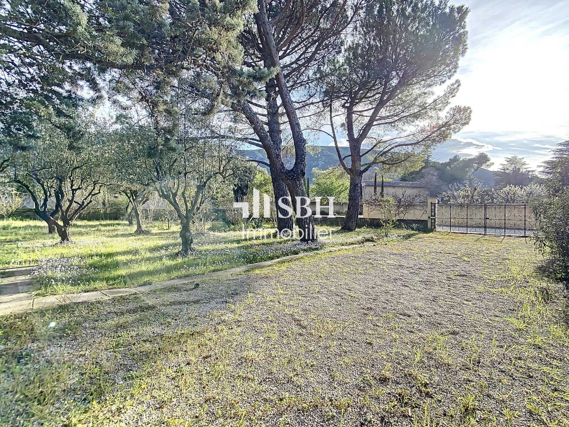 房子 在 Maubec, Provence-Alpes-Cote d'Azur 11658548