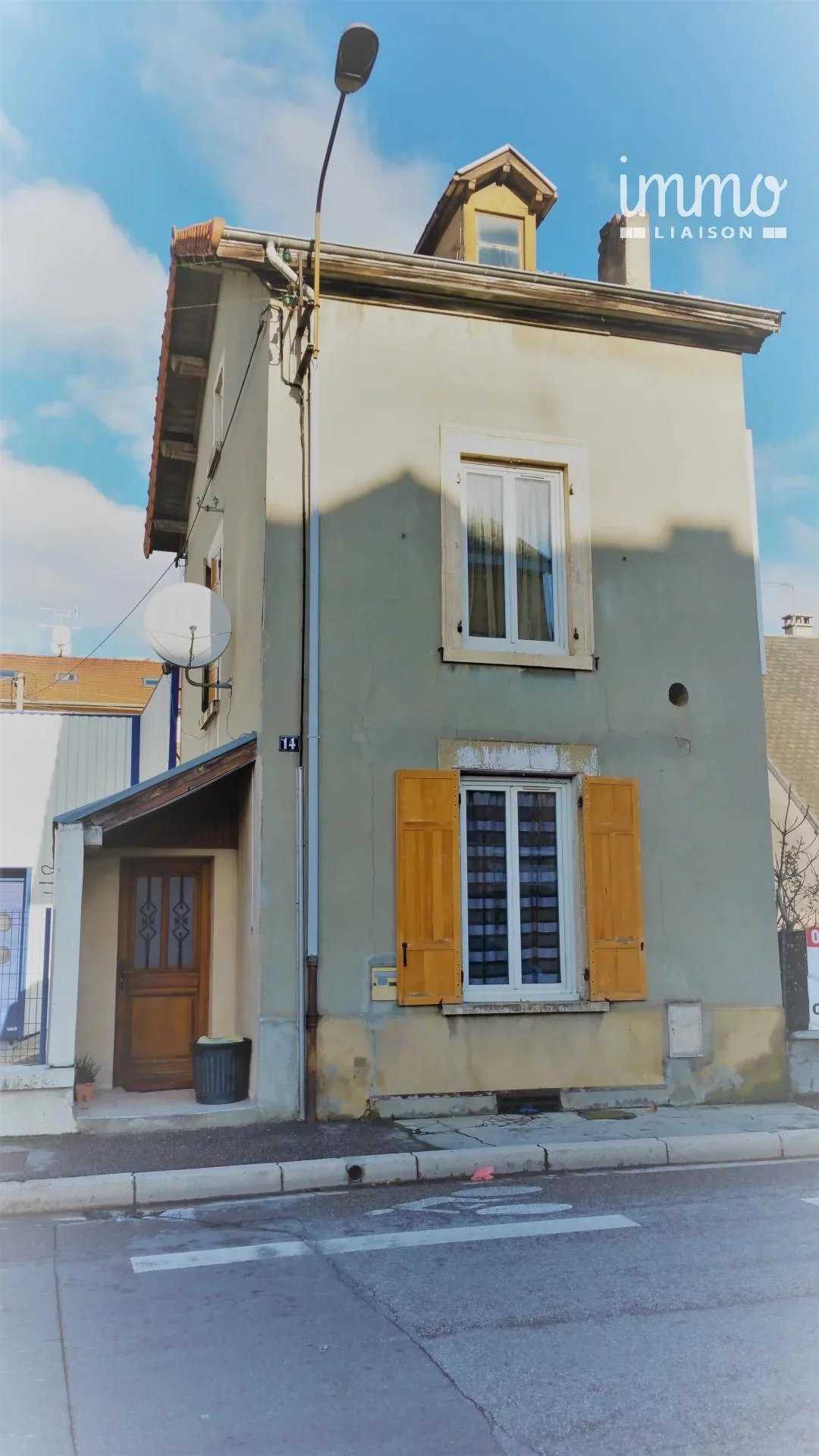Casa nel La Tour-du-Pin, Alvernia-Rodano-Alpi 11658577