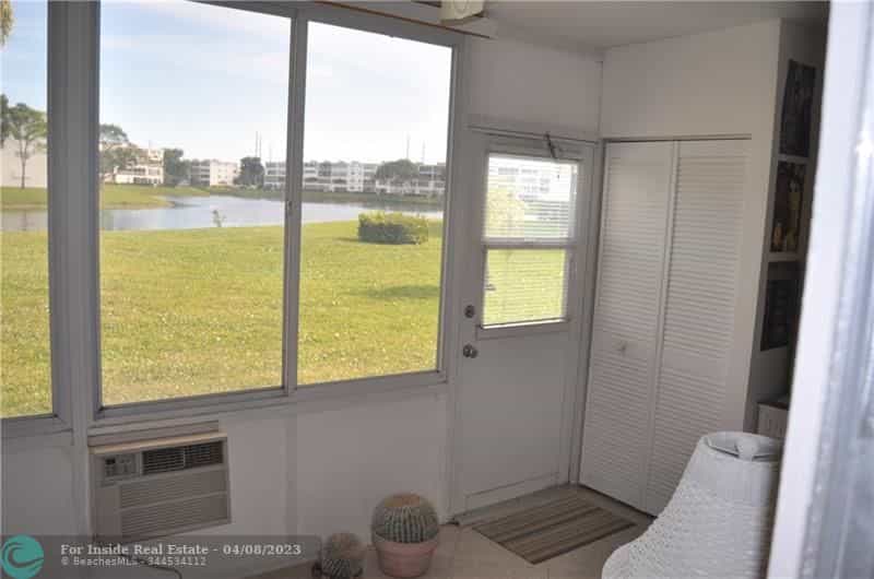 公寓 在 Deerfield Beach, Florida 11659227