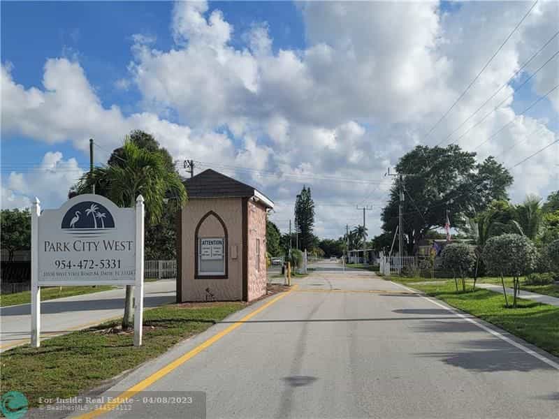 rumah dalam Davie, Florida 11659228