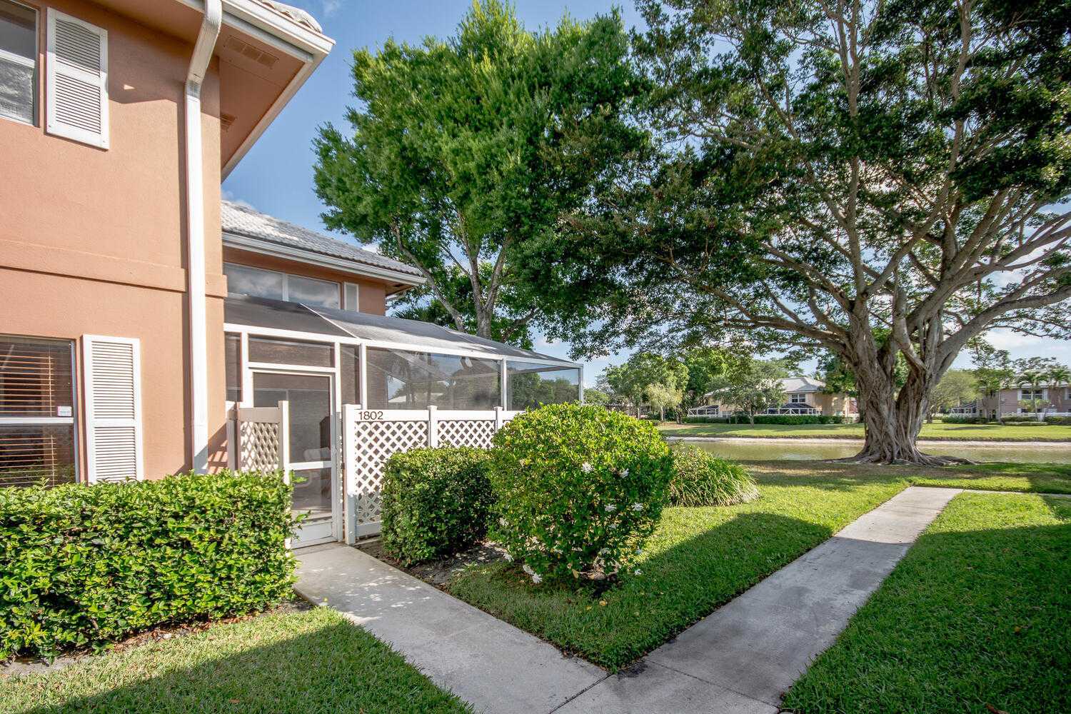 House in Lakeside Green, Florida 11659236