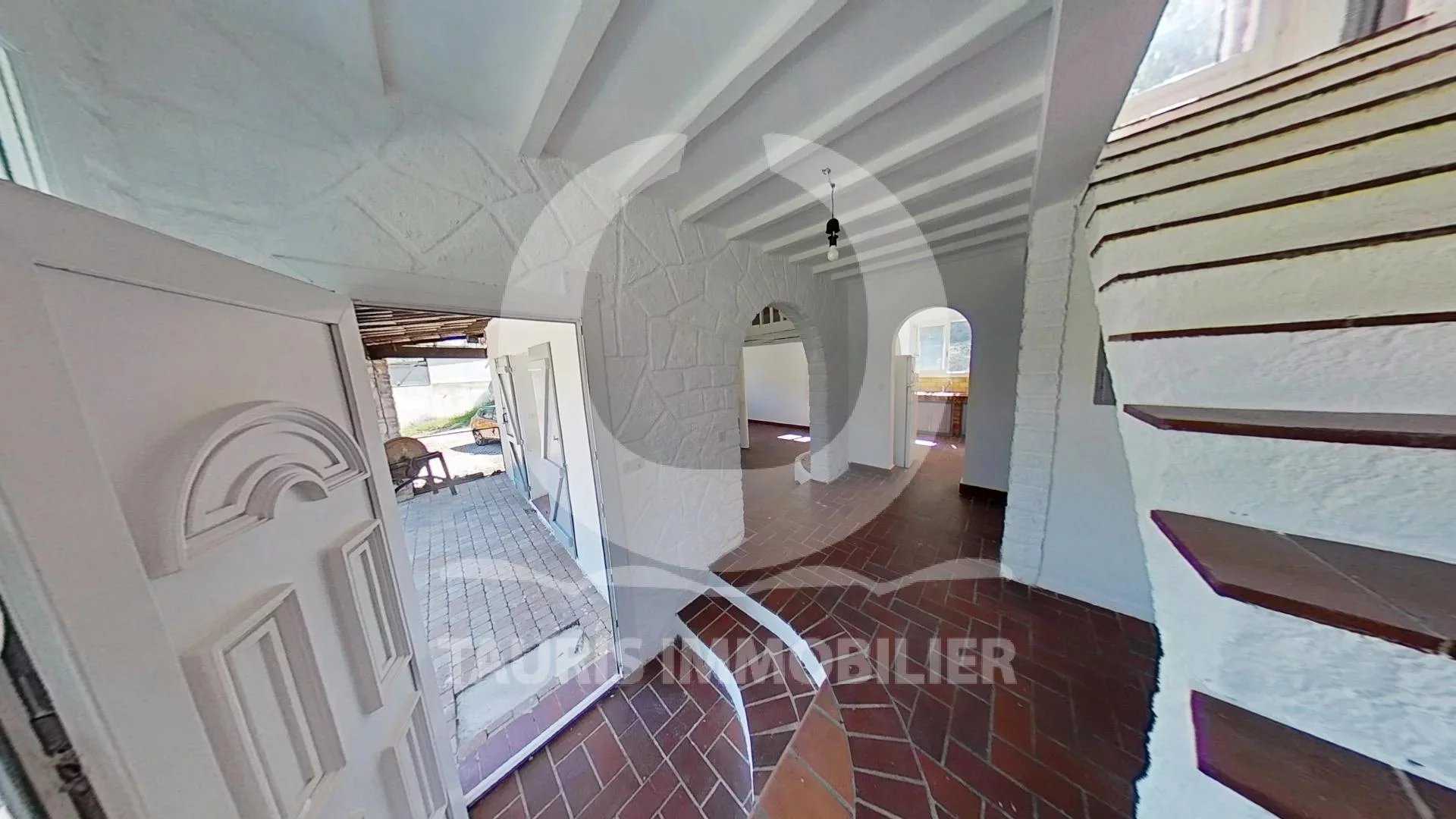 بيت في Auriol, Provence-Alpes-Cote d'Azur 11659241