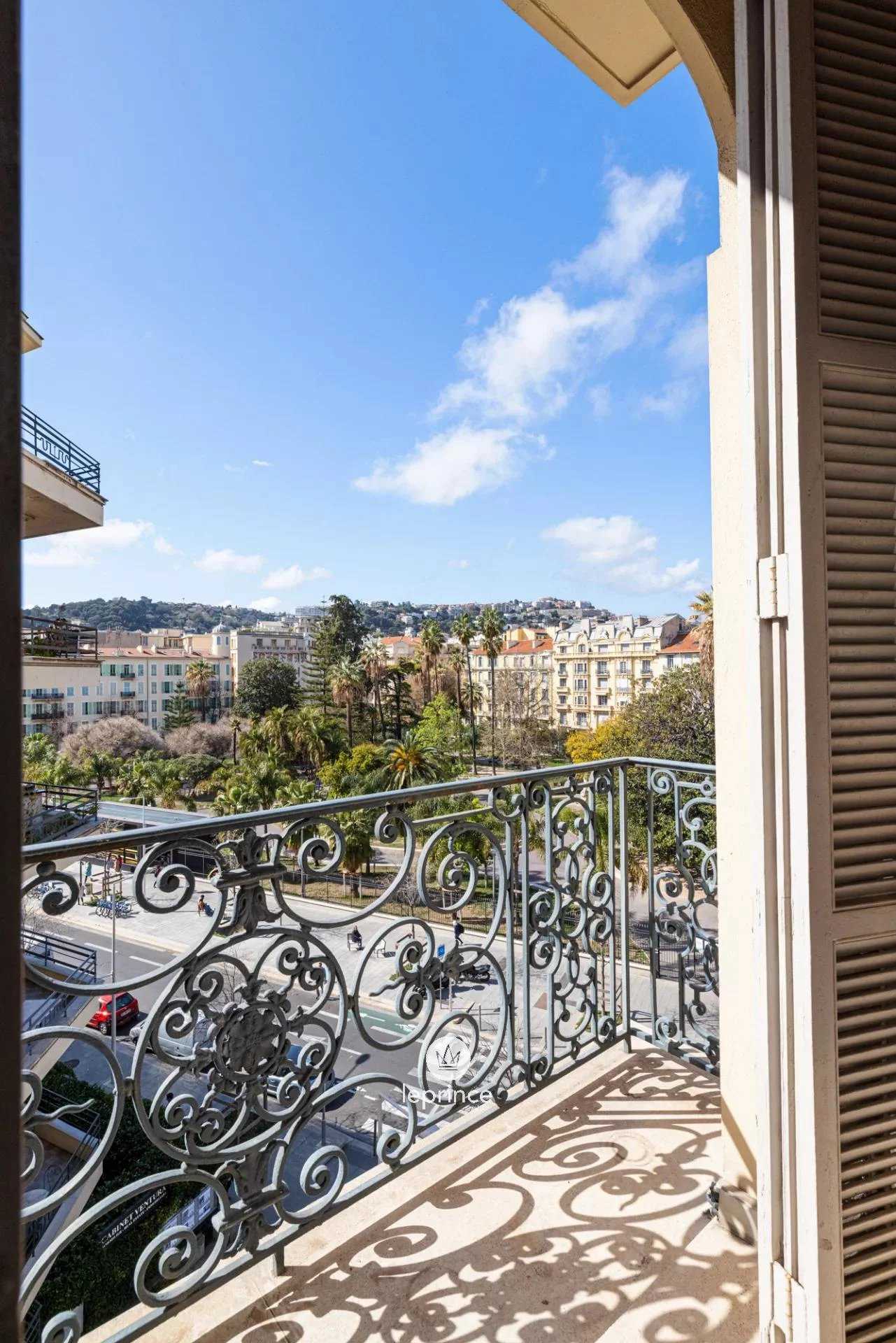 Condominium in Nice, Alpes-Maritimes 11659857