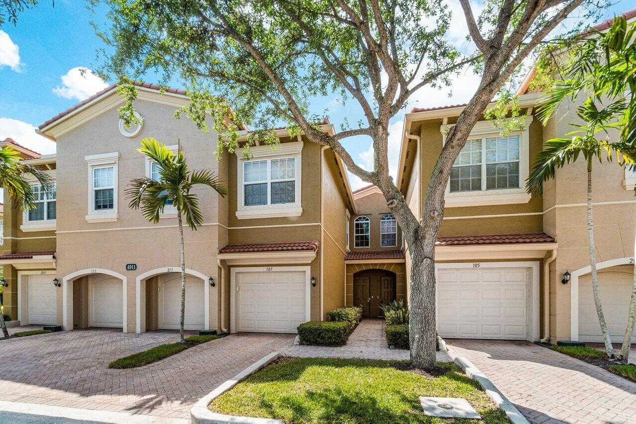 Condominium in Cabana Colony, Florida 11659882