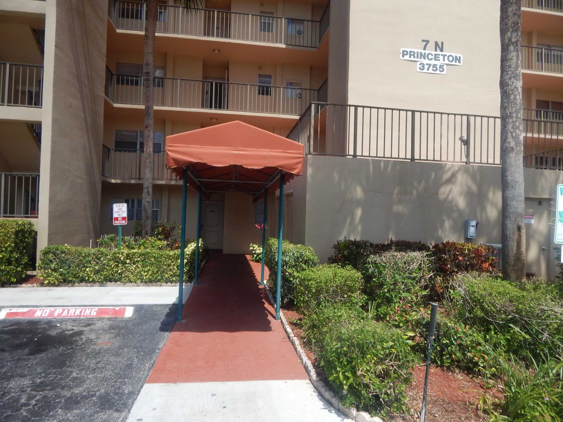 Condominium dans Espaces verts, Floride 11659911