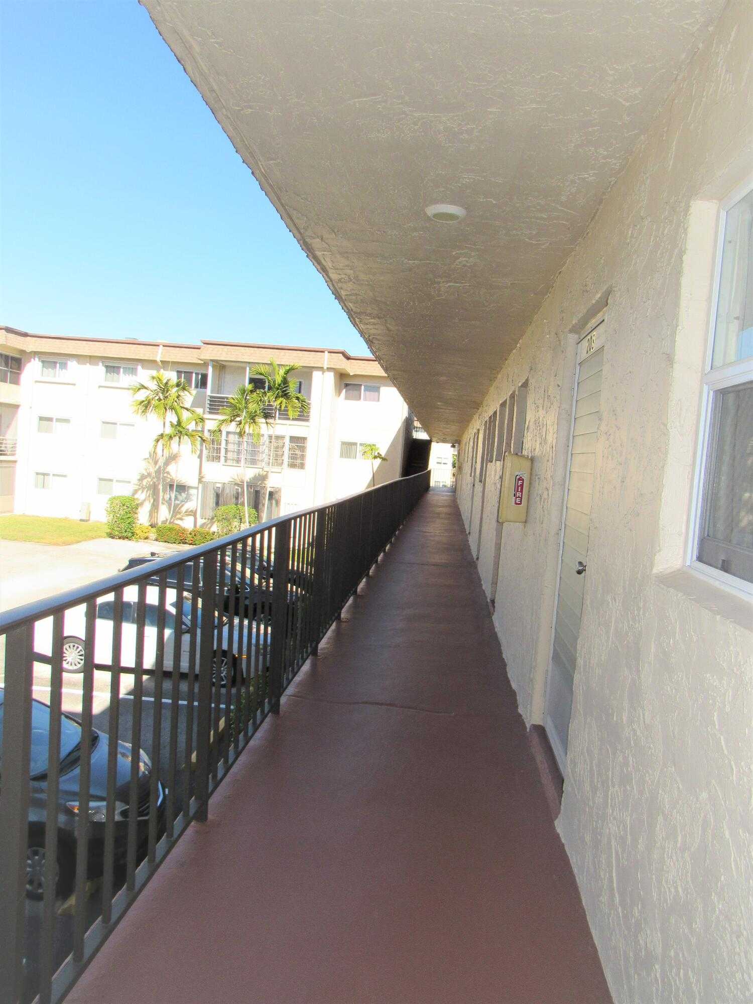 Kondominium dalam Palm Springs, Florida 11659916