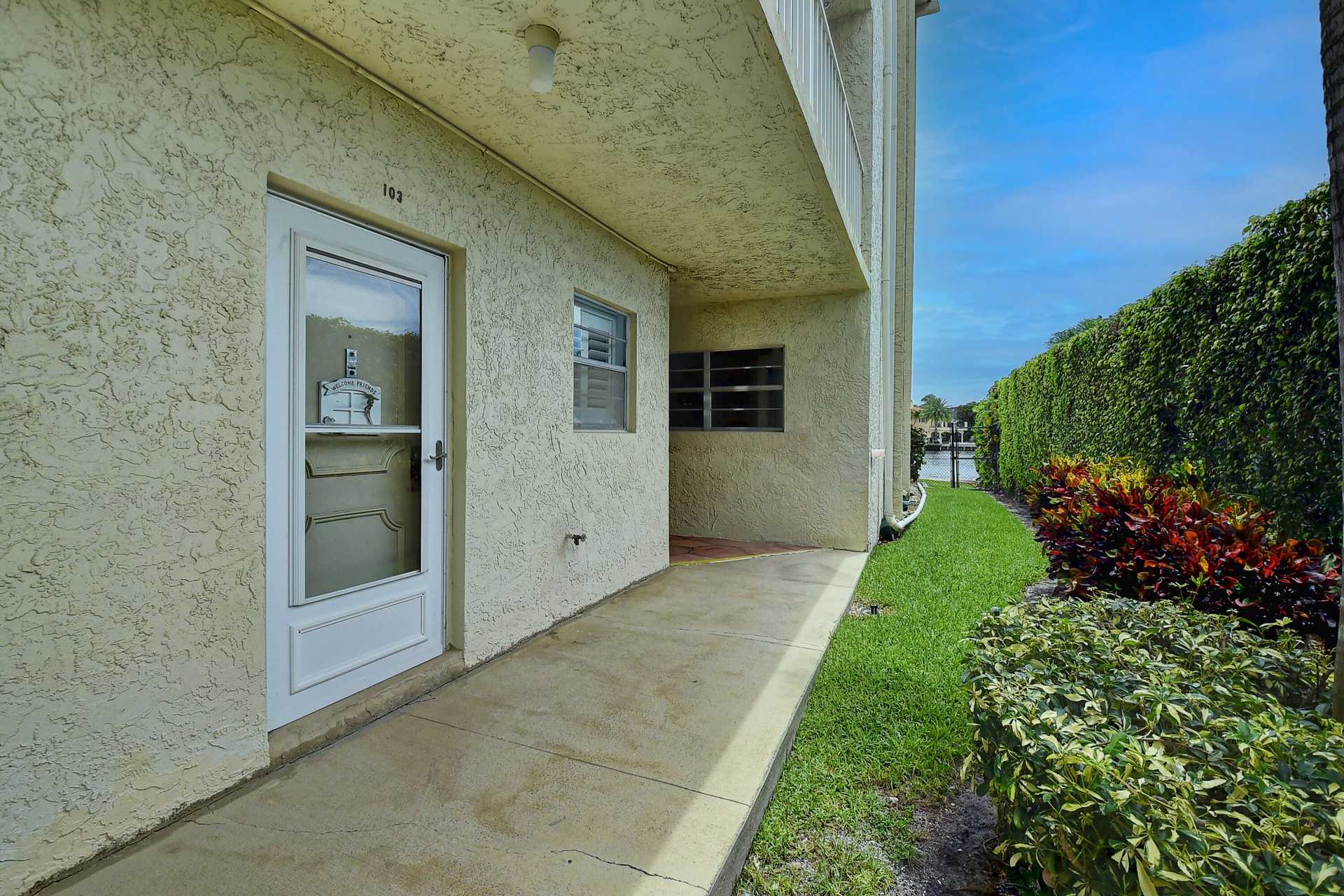 Condominium in Briny Breezes, Florida 11659931