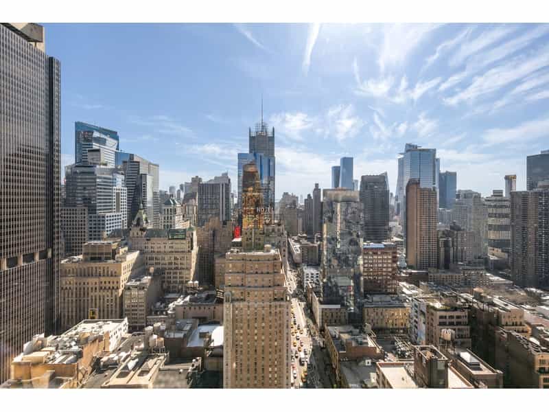 Condominium in New York, New York 11660181
