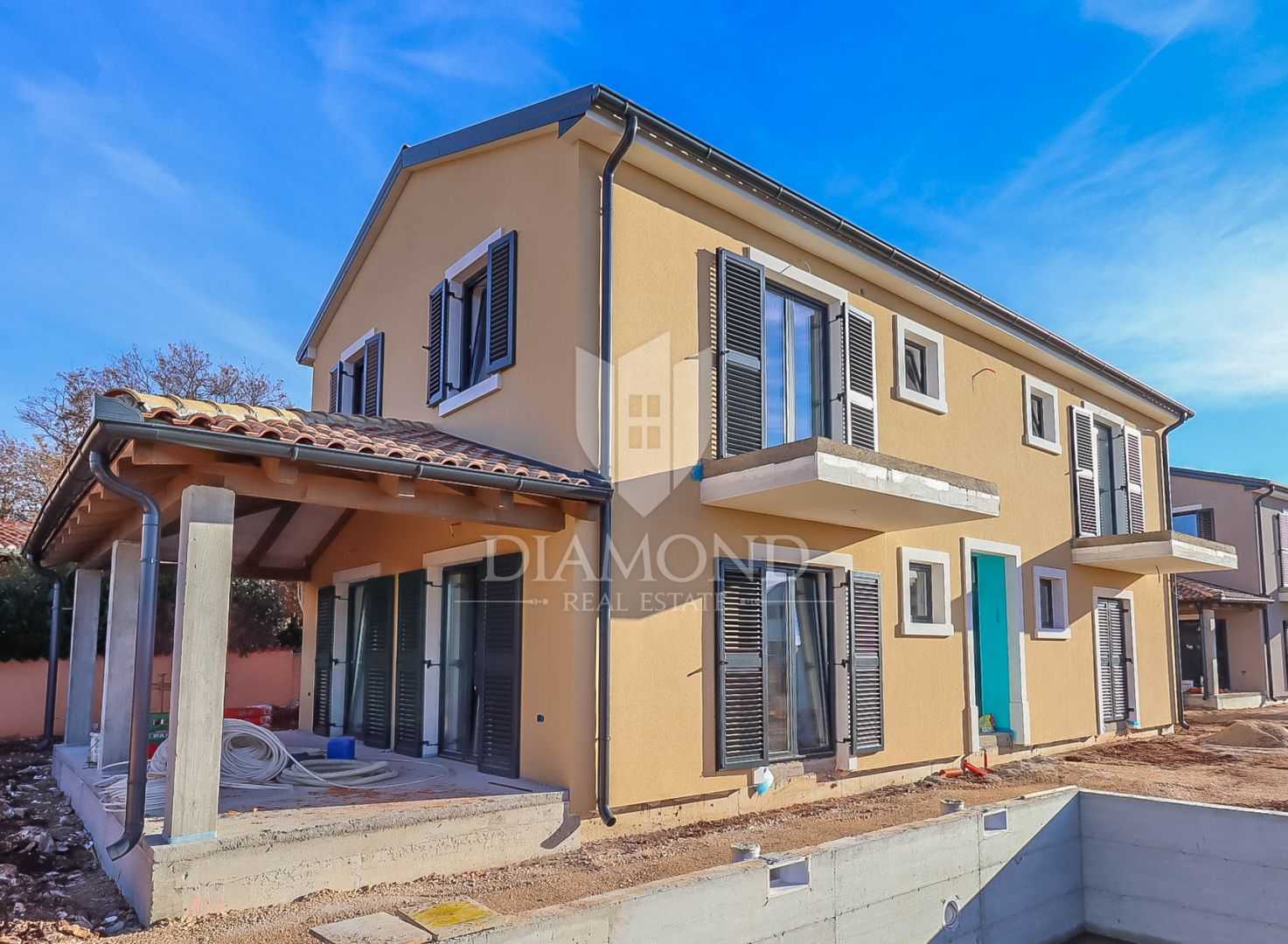 House in Svetvinčenat, Istria County 11660452