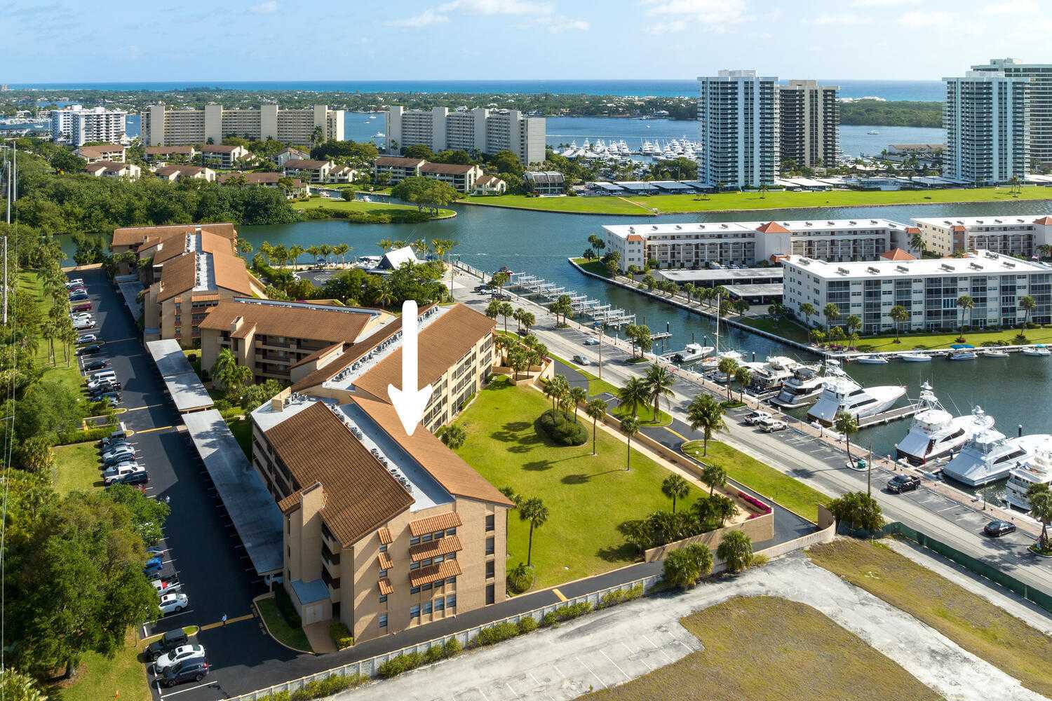 Condominium in Noord Palm Beach, Florida 11660572