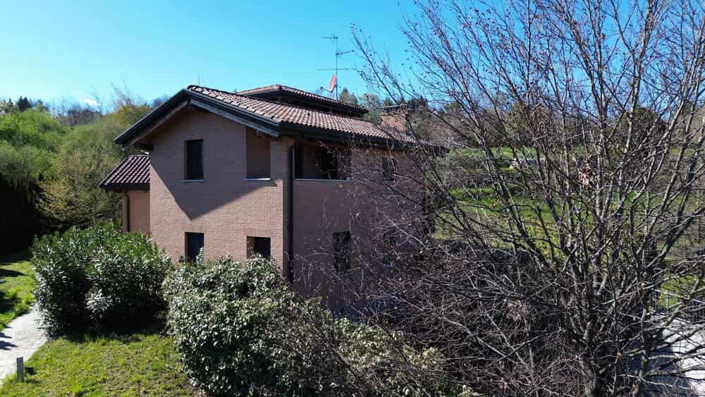 房子 在 Merate, Lombardy 11661796