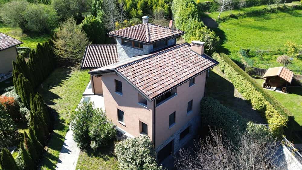 Talo sisään Merate, Lombardy 11661796