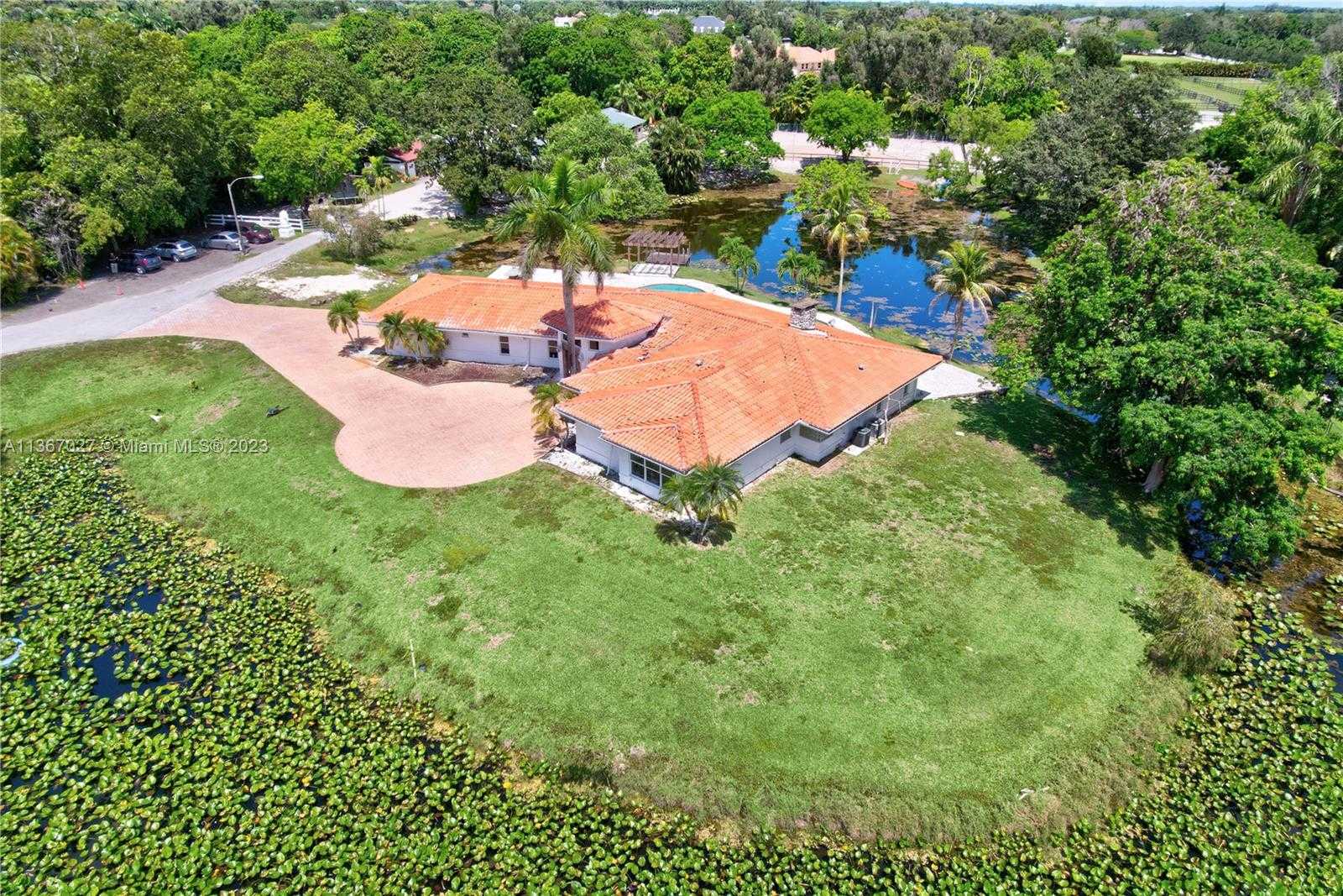 House in Southwest Ranches, Florida 11662339