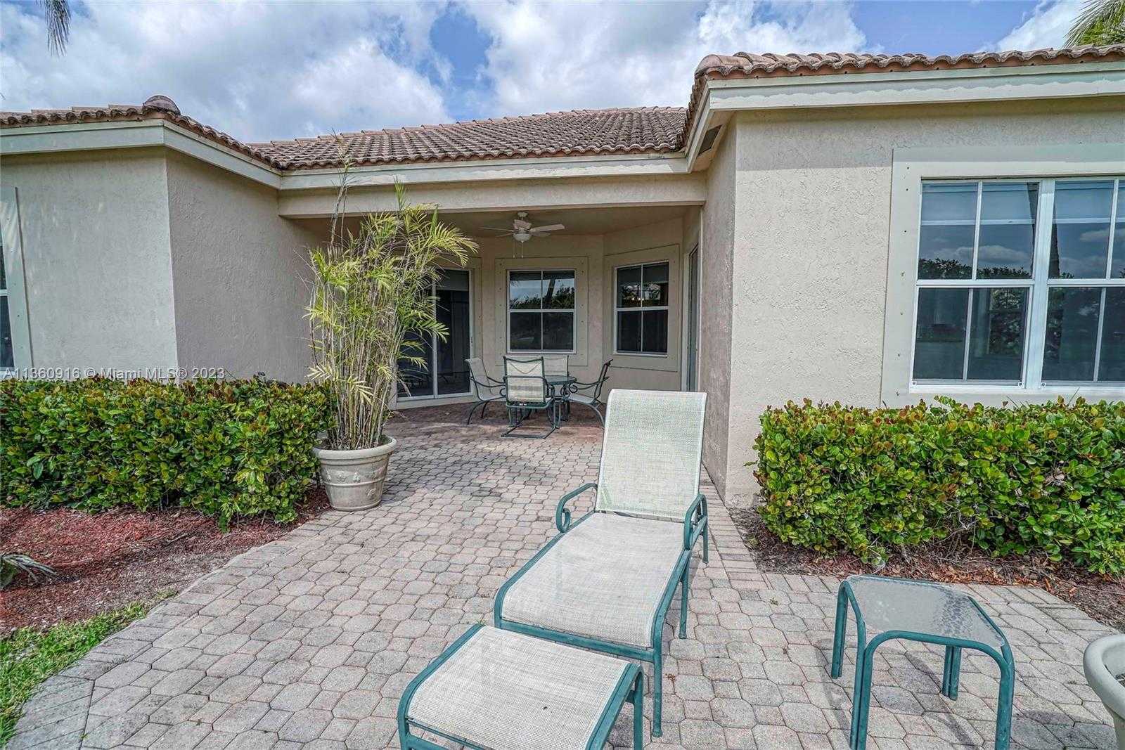 House in Weston, Florida 11662348