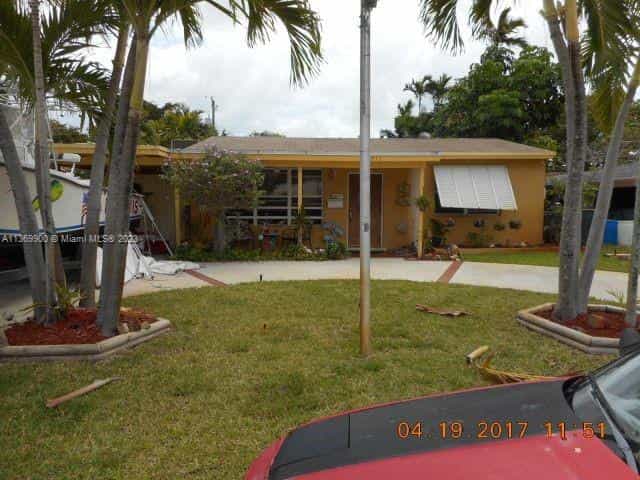 House in Hollywood, Florida 11662358