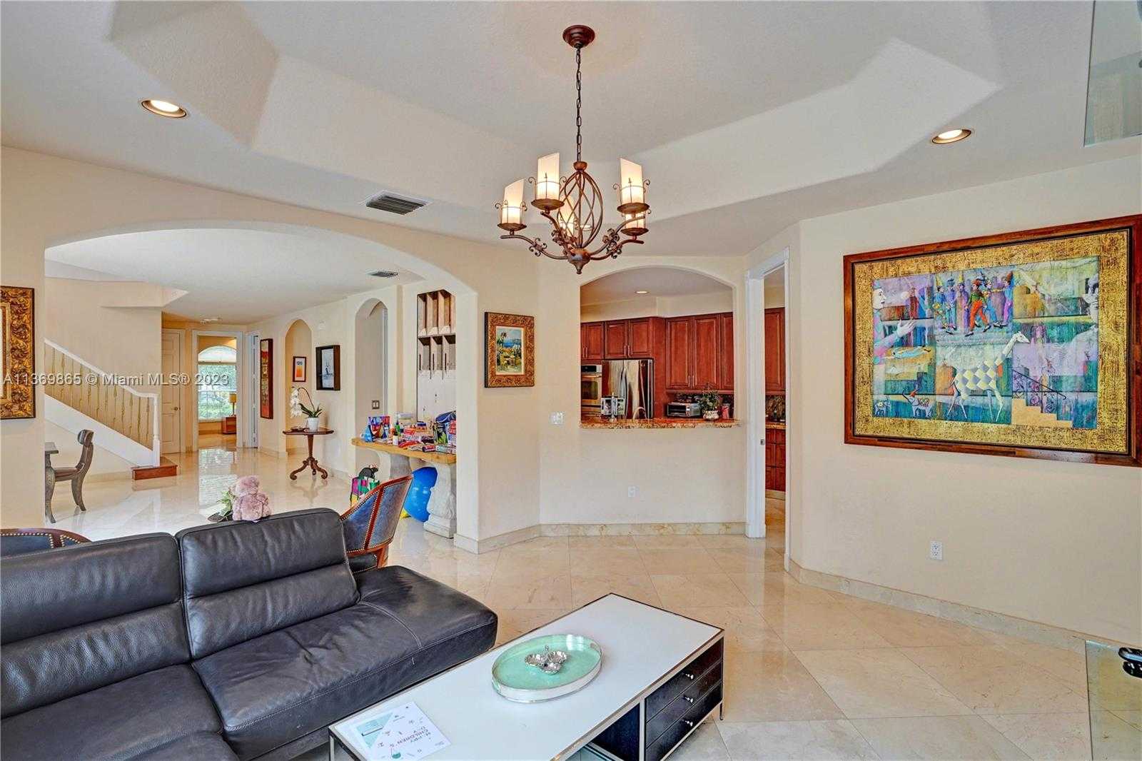 House in Hollywood, Florida 11662377