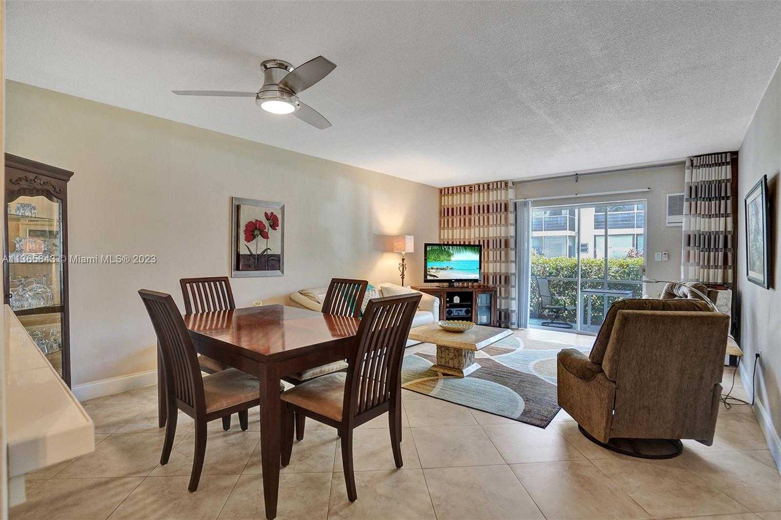 Condominium in North Miami Beach, Florida 11662388