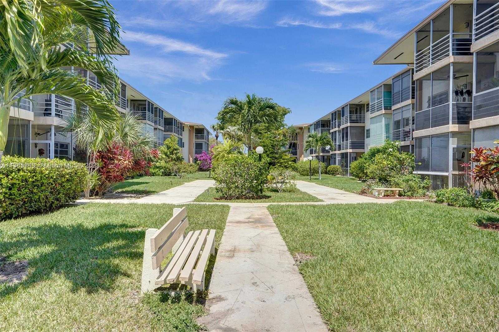 公寓 在 North Miami Beach, Florida 11662388