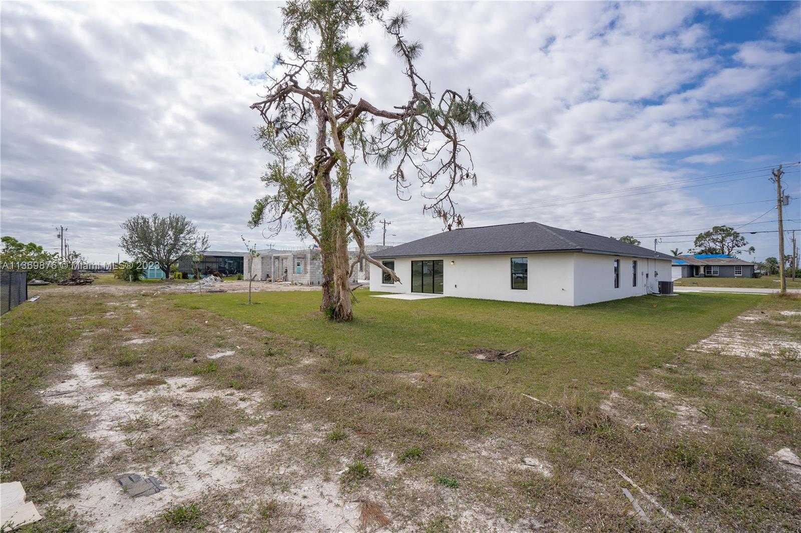 House in Cape Coral, Florida 11662392