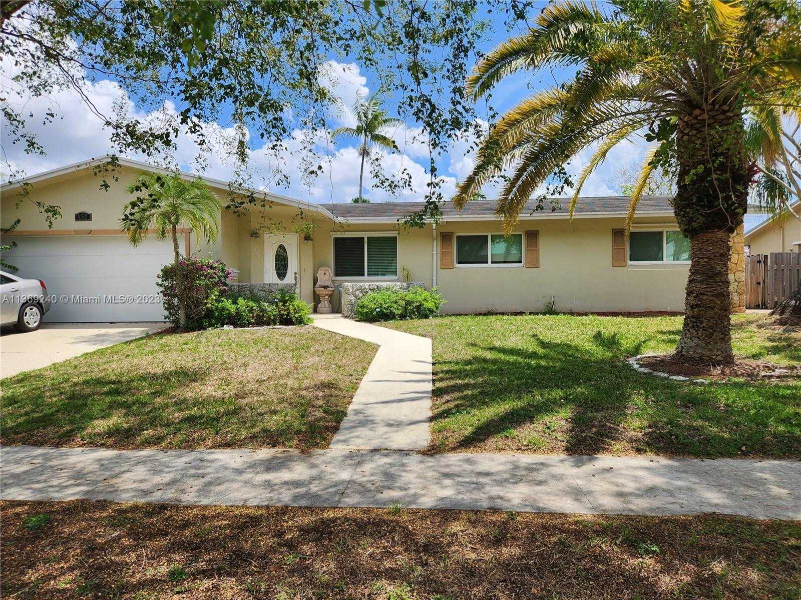 House in Coconut Creek Park, Florida 11662397