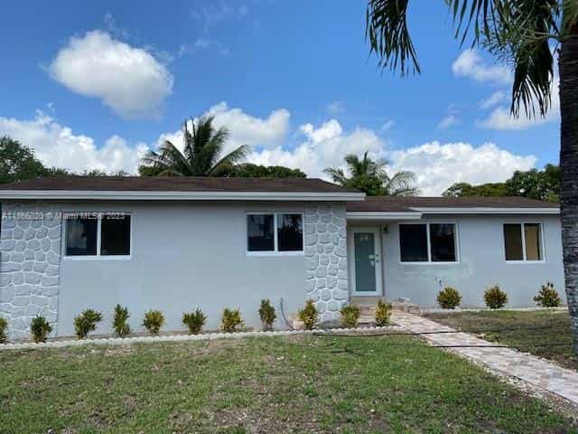 Huis in Zuid-Miami Heights, Florida 11662400