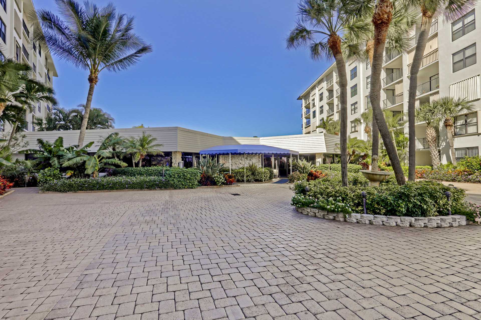 Condominium in South Palm Beach, Florida 11662406