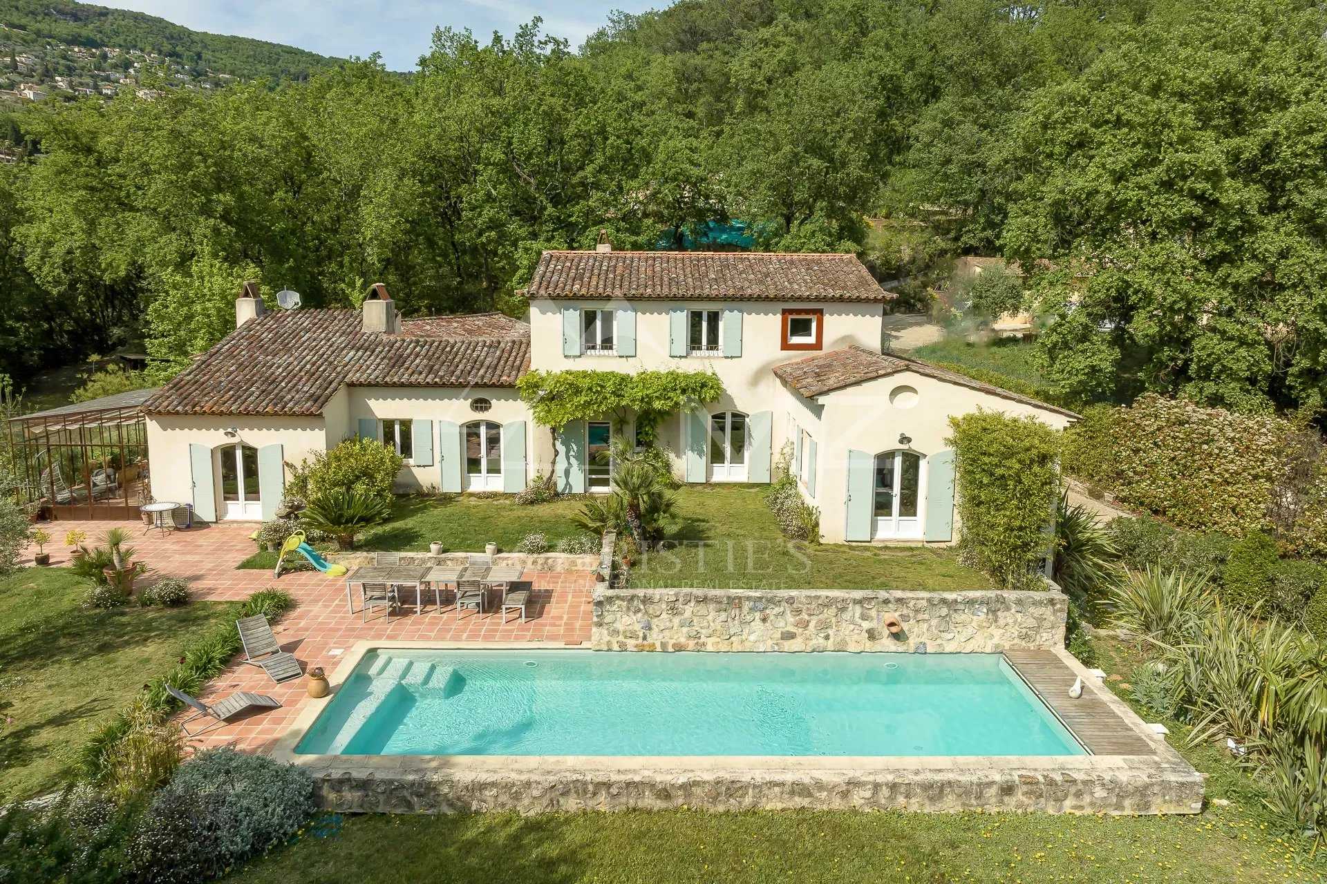 casa en Grasse, Provenza-Alpes-Costa Azul 11662410