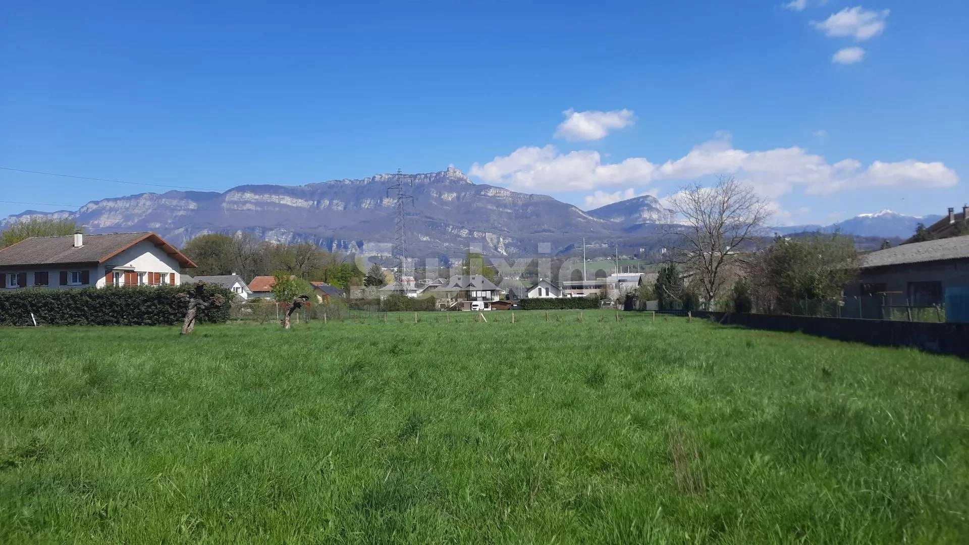 Condominium in La Motte-Servolex, Auvergne-Rhone-Alpes 11662419