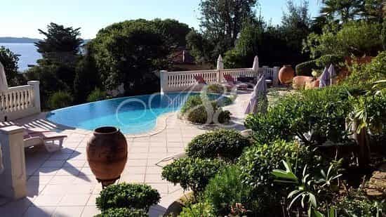 Rumah di Sainte-Maxime, Provence-Alpes-Cote d'Azur 11662444