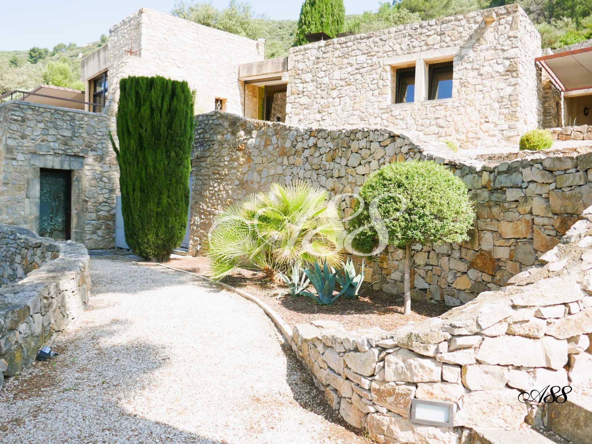 집 에 Lourmarin, Provence-Alpes-Cote d'Azur 11662445