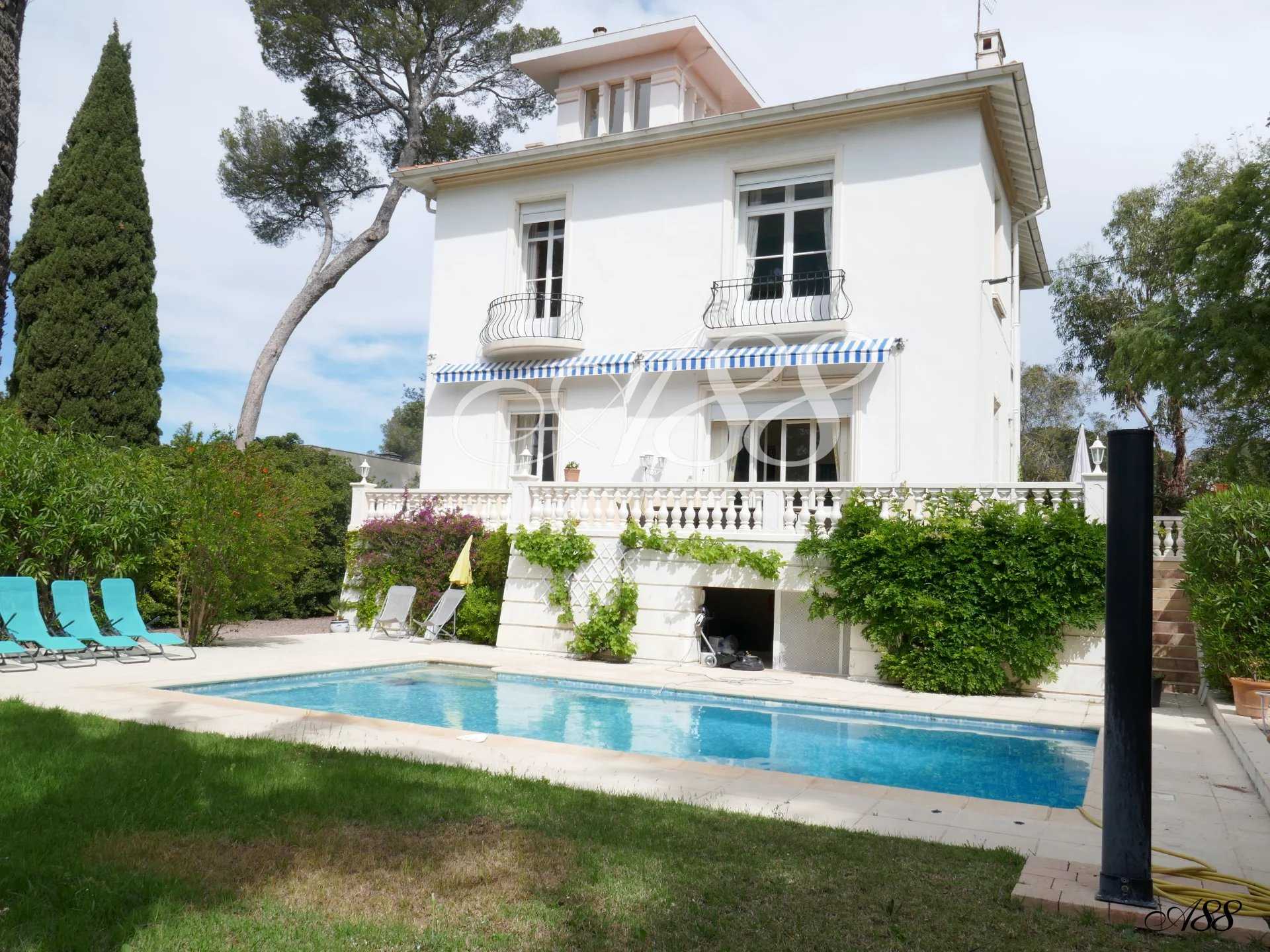 σπίτι σε Cabries, Provence-Alpes-Cote d'Azur 11662454