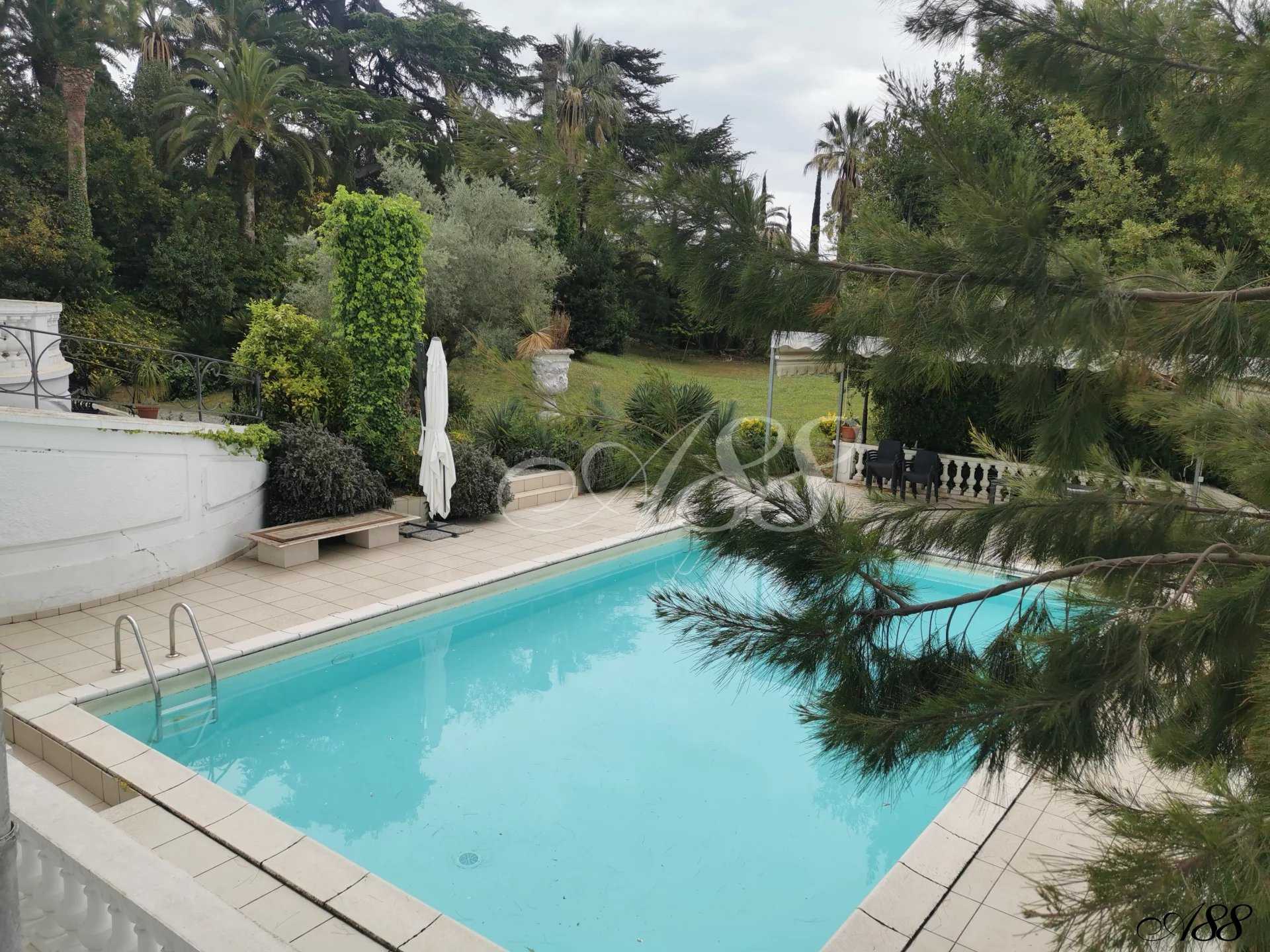 House in Cannes, Provence-Alpes-Cote d'Azur 11662458