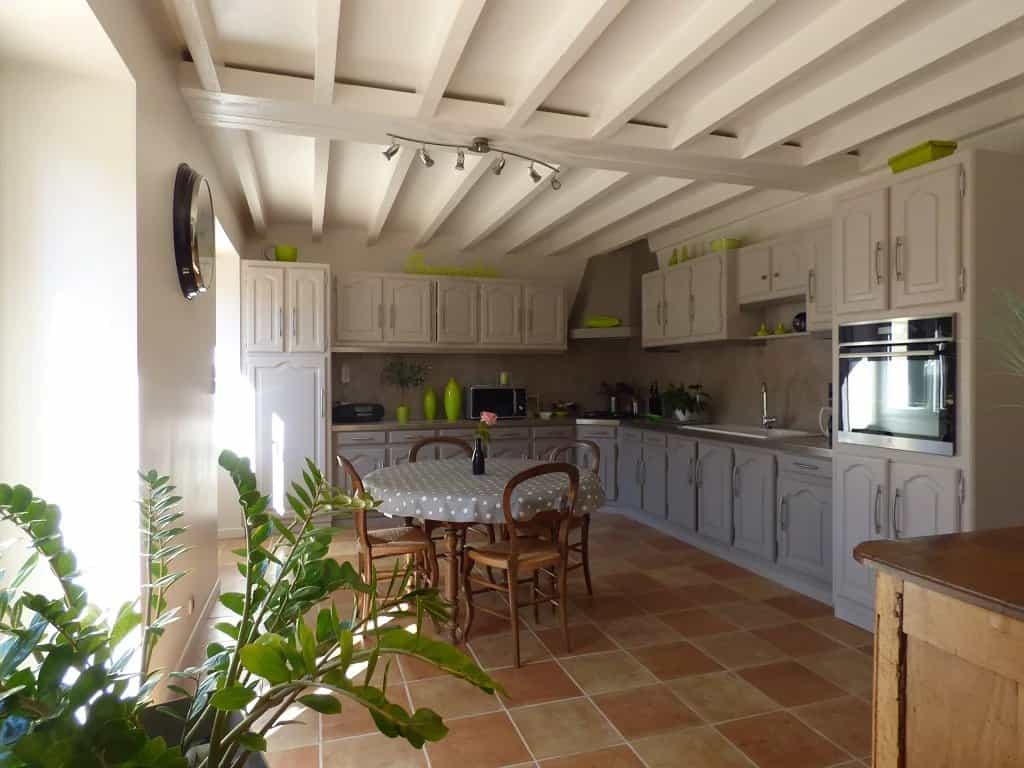 House in Chatellerault, Nouvelle-Aquitaine 11662464
