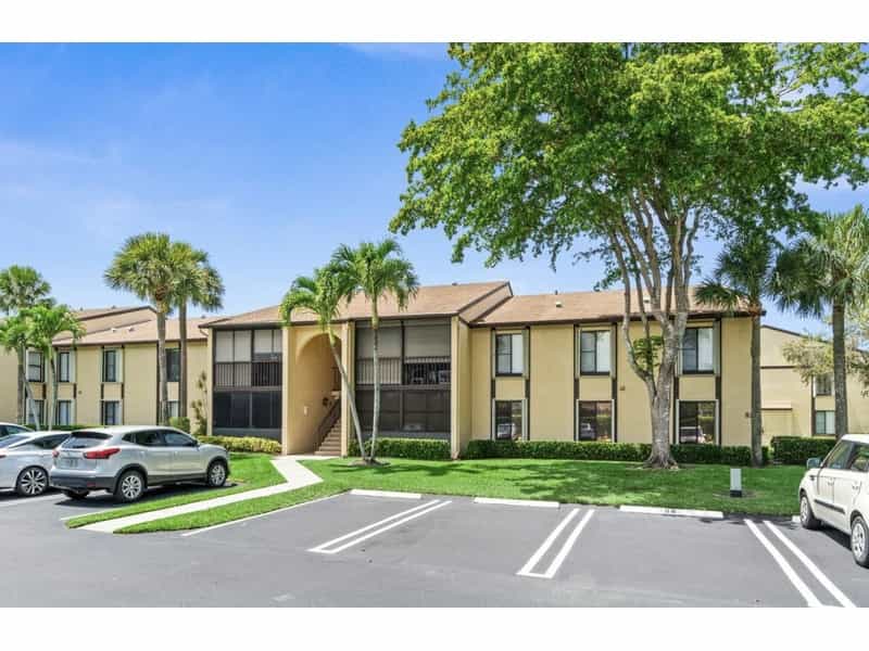 Condominium in Groenacres, Florida 11662570