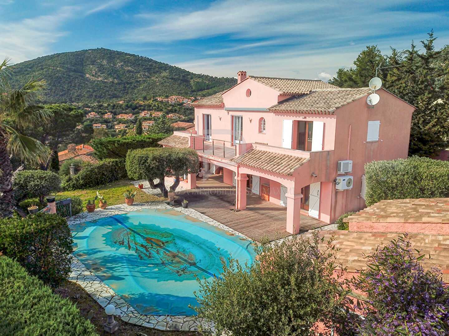 House in Saint-Aygulf, Provence-Alpes-Cote d'Azur 11662706